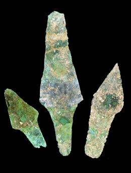 6. kép. Réztőrök az Amesbury Íjász, másnéven Stonehenge Királya sírjában, i.e. 2 300 mint Stonehenge Királyának sírjában, i.e. 2 300 körül.